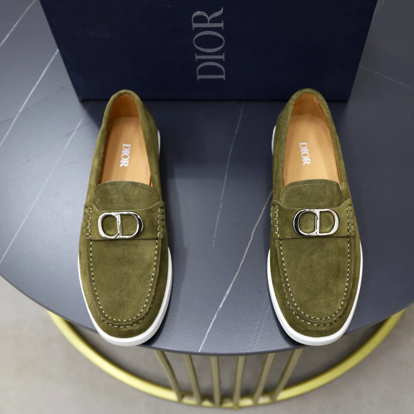 Ex-factory price: 560🙅‍♂️🙅‍♂️🙅‍♂️ Brand: Dior DIOR Standard code: Men's code 38/44 (45 can be customized) Grade: Same as the official website Material: Original cowhide stitching, cowhide lining, original TPU wear-resistant soft outsole Style categories: Leisure and sports version, footwear for driving, young fashion, European and American trends, British style Color: actual picture color